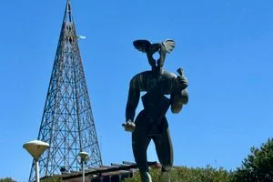 Exploring La Ribota Park's Celestial Sculptures in Alcorcón, Spain